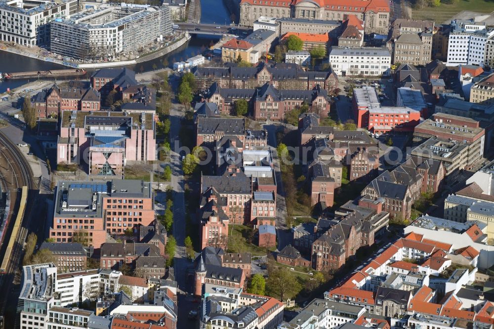 Berlin from the bird's eye view: University Hospital Campus Charité - Universitaetsmedizin (CCM) with the bed tower in the district Mitte in Berlin