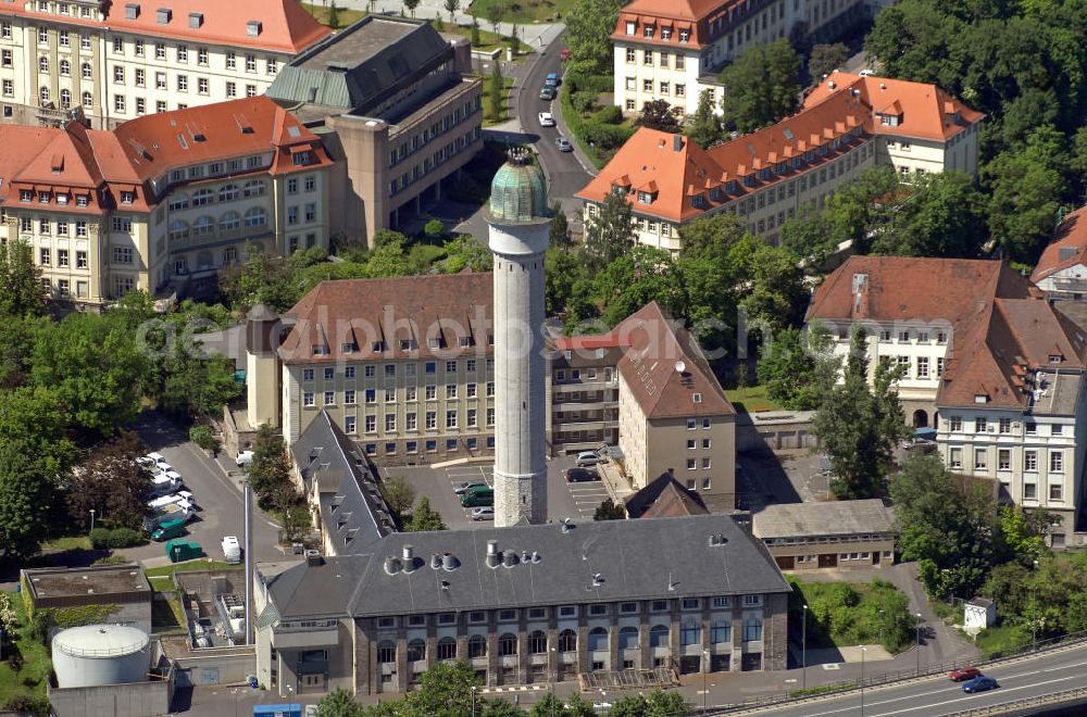 Aerial photograph Würzburg - Blick über Gebäude des Universitätsklinikums Würzburg. Zum Uniklinikum Würzburg gehören 19 Kliniken, 22 Polikliniken sowie vier klinische Institute. Integriert sind vier experimentell ausgerichtete Institute bzw. Abteilungen. Weiterhin sind dem Klinikum sechs Berufsfachschulen des Gesundheitswesens angeschlossen. View over the buildings of the University Hospital in Wuerzburg. The University Hospital Wuerzburg include 19 hospitals, 22 clinics and four clinical institutions. Furthermore, six vocational schools of public health are connected to the hospital.