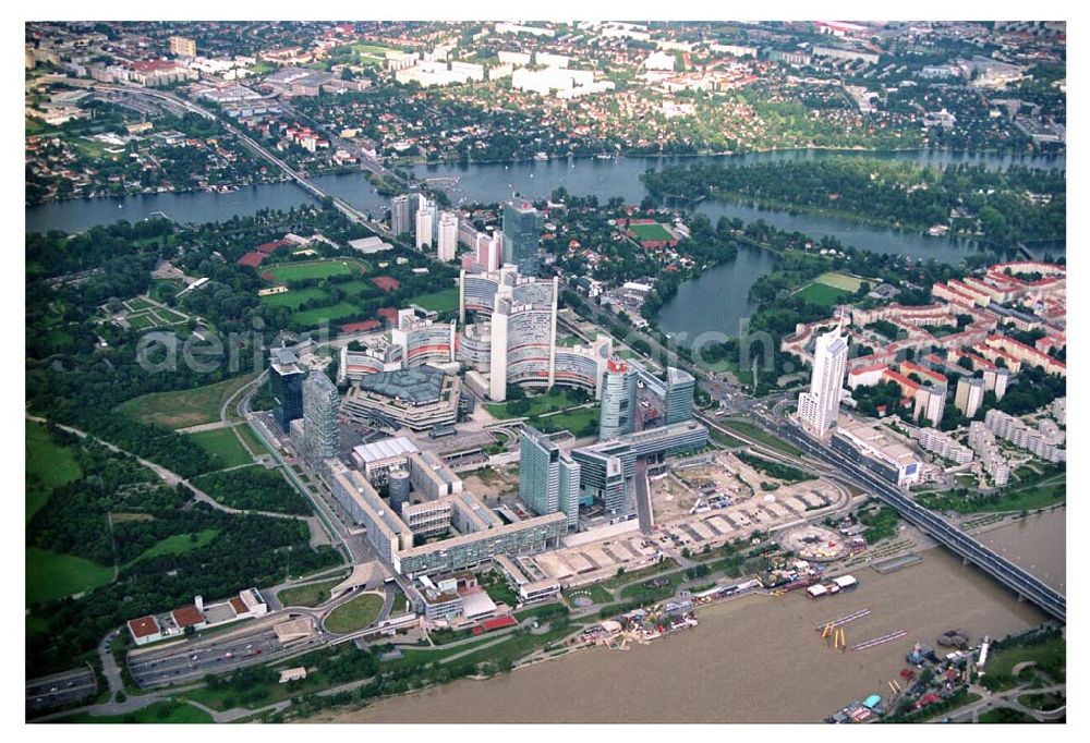 Wien (Österreich) from the bird's eye view: Blick auf das im Wiener Bezirk Donaustadt liegende Internationale Zentrum Wien (Vienna International Centre), dem dritten offiziellen Amtssitz der Vereinten Nationen, allgemein auch als UNO-City bekannt.