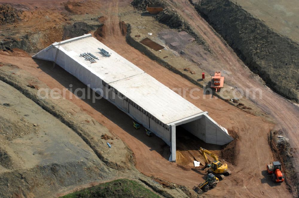 Hastrungsfeld from above - Blick auf die Baustelle einer Unterführung der A4 für die Strassenverbingen zwischen Ettenhausen und Ebenheim bei Hastrungsfeld. Der Neubau ist Teil des Projekt Nordverlegung / Umfahrung Hörselberge der Autobahn E40 / A4 in Thüringen bei Eisenach. Durchgeführt werden die im Zuge dieses Projektes notwendigen Arbeiten unter an derem von den Mitarbeitern der Niederlassung Weimar der EUROVIA Verkehrsbau Union sowie der Niederlassungen Abbruch und Erdbau, Betonstraßenbau, Ingenieurbau und TECO Schallschutz der EUROVIA Beton sowie der DEGES.