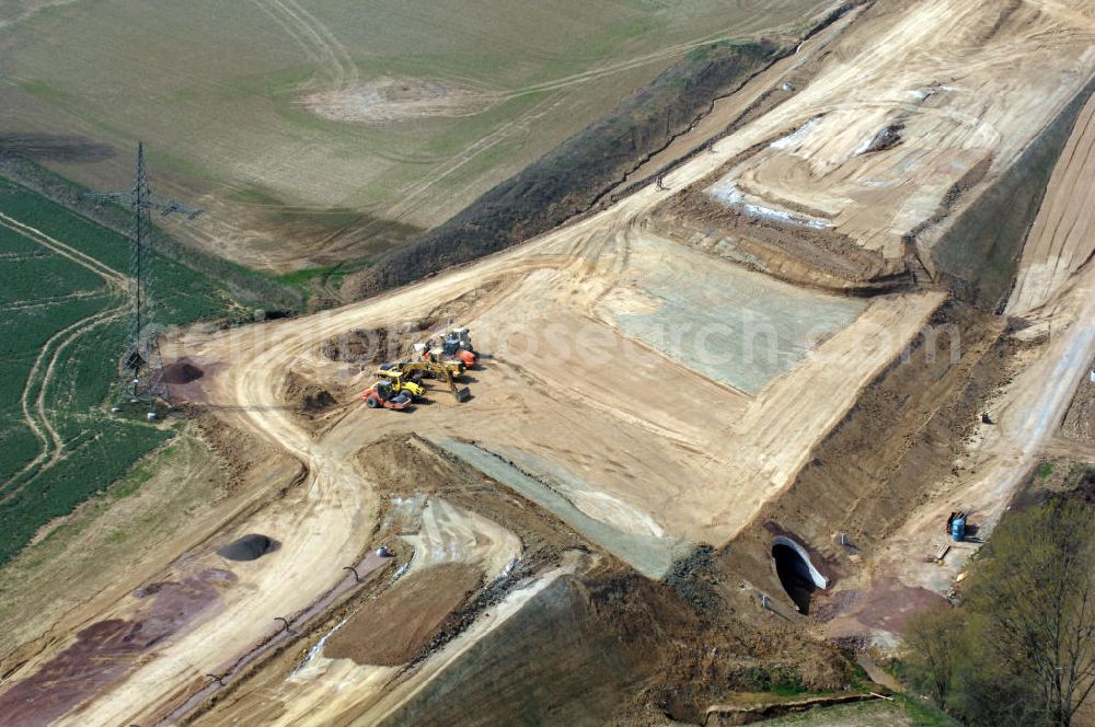 Aerial photograph Hötzelsroda - Blick auf die Baustelle einer Unterführung der A4 westlich von Hötzelsroda. Der Neubau ist Teil des Projekt Nordverlegung / Umfahrung Hörselberge der Autobahn E40 / A4 in Thüringen bei Eisenach. Durchgeführt werden die im Zuge dieses Projektes notwendigen Arbeiten unter an derem von den Mitarbeitern der Niederlassung Weimar der EUROVIA Verkehrsbau Union sowie der Niederlassungen Abbruch und Erdbau, Betonstraßenbau, Ingenieurbau und TECO Schallschutz der EUROVIA Beton sowie der DEGES.