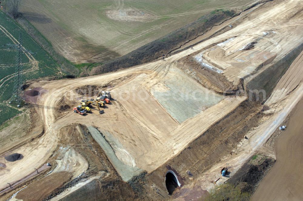 Hötzelsroda from above - Blick auf die Baustelle einer Unterführung der A4 westlich von Hötzelsroda. Der Neubau ist Teil des Projekt Nordverlegung / Umfahrung Hörselberge der Autobahn E40 / A4 in Thüringen bei Eisenach. Durchgeführt werden die im Zuge dieses Projektes notwendigen Arbeiten unter an derem von den Mitarbeitern der Niederlassung Weimar der EUROVIA Verkehrsbau Union sowie der Niederlassungen Abbruch und Erdbau, Betonstraßenbau, Ingenieurbau und TECO Schallschutz der EUROVIA Beton sowie der DEGES.