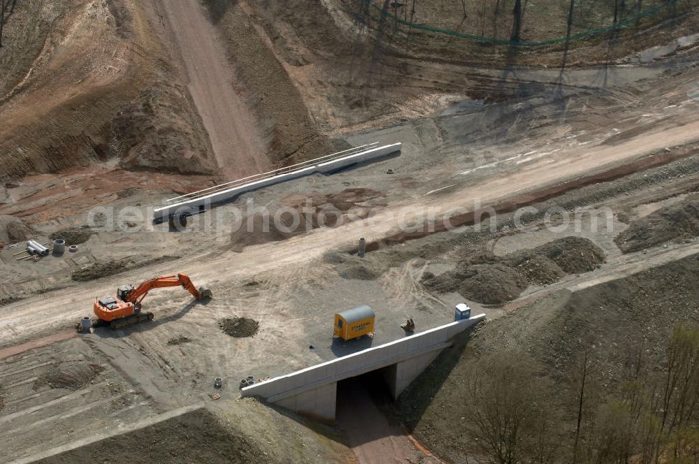 Madelungen from above - Blick auf die Baustelle einer Unterführung der A4 südlich von Madelungen. Der Neubau ist Teil des Projekt Nordverlegung / Umfahrung Hörselberge der Autobahn E40 / A4 in Thüringen bei Eisenach. Durchgeführt werden die im Zuge dieses Projektes notwendigen Arbeiten unter an derem von den Mitarbeitern der Niederlassung Weimar der EUROVIA Verkehrsbau Union sowie der Niederlassungen Abbruch und Erdbau, Betonstraßenbau, Ingenieurbau und TECO Schallschutz der EUROVIA Beton sowie der DEGES.