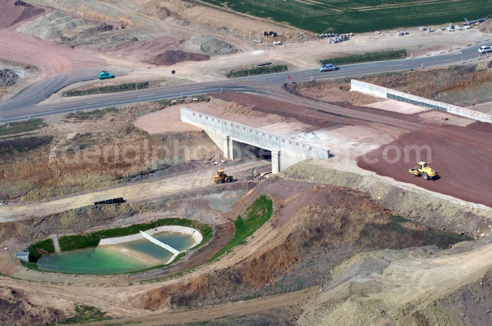 Neukirchen from above - Blick auf die Baustelle einer Unterführung der A4 für die Strassenverbindung zwischen Stregda und Neukirchen, sowie ein Regenrückhaltebecken. Der Neubau ist Teil des Projekt Nordverlegung / Umfahrung Hörselberge der Autobahn E40 / A4 in Thüringen bei Eisenach. Durchgeführt werden die im Zuge dieses Projektes notwendigen Arbeiten unter an derem von den Mitarbeitern der Niederlassung Weimar der EUROVIA Verkehrsbau Union sowie der Niederlassungen Abbruch und Erdbau, Betonstraßenbau, Ingenieurbau und TECO Schallschutz der EUROVIA Beton sowie der DEGES.