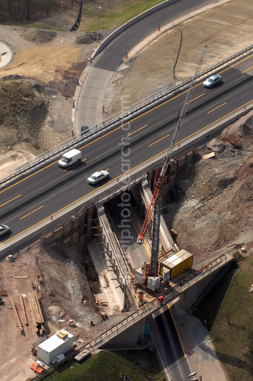 Aerial photograph Eisenach - Blick auf die Baustelle einer Unterführung der A4 östlich der Raststätte Eisenach. Der Neubau ist Teil des Projekt Nordverlegung / Umfahrung Hörselberge der Autobahn E40 / A4 in Thüringen bei Eisenach. Durchgeführt werden die im Zuge dieses Projektes notwendigen Arbeiten unter an derem von den Mitarbeitern der Niederlassung Weimar der EUROVIA Verkehrsbau Union sowie der Niederlassungen Abbruch und Erdbau, Betonstraßenbau, Ingenieurbau und TECO Schallschutz der EUROVIA Beton sowie der DEGES.