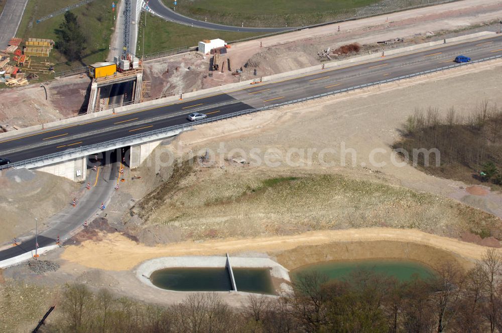 Eisenach from above - Blick auf die Baustelle einer Unterführung der A4 mit Regenrückhaltebecken östlich der Raststätte Eisenach. Der Neubau ist Teil des Projekt Nordverlegung / Umfahrung Hörselberge der Autobahn E40 / A4 in Thüringen bei Eisenach. Durchgeführt werden die im Zuge dieses Projektes notwendigen Arbeiten unter an derem von den Mitarbeitern der Niederlassung Weimar der EUROVIA Verkehrsbau Union sowie der Niederlassungen Abbruch und Erdbau, Betonstraßenbau, Ingenieurbau und TECO Schallschutz der EUROVIA Beton sowie der DEGES.