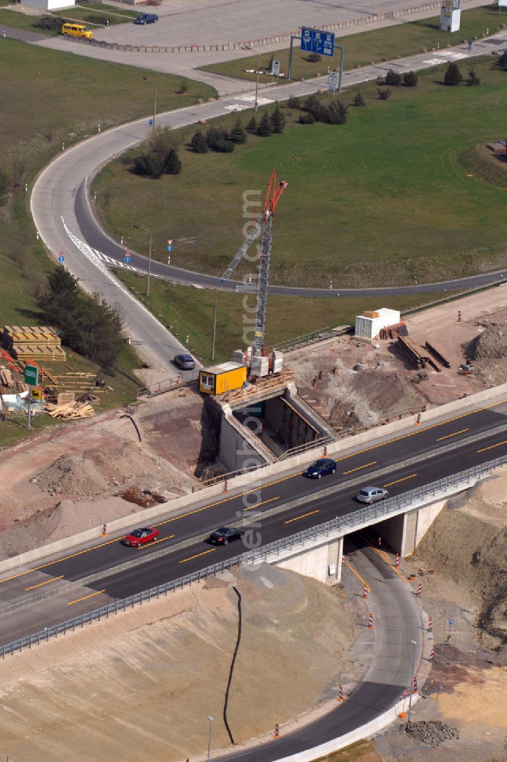 Aerial image Eisenach - Blick auf die Baustelle einer Unterführung der A4 östlich der Raststätte Eisenach. Der Neubau ist Teil des Projekt Nordverlegung / Umfahrung Hörselberge der Autobahn E40 / A4 in Thüringen bei Eisenach. Durchgeführt werden die im Zuge dieses Projektes notwendigen Arbeiten unter an derem von den Mitarbeitern der Niederlassung Weimar der EUROVIA Verkehrsbau Union sowie der Niederlassungen Abbruch und Erdbau, Betonstraßenbau, Ingenieurbau und TECO Schallschutz der EUROVIA Beton sowie der DEGES.