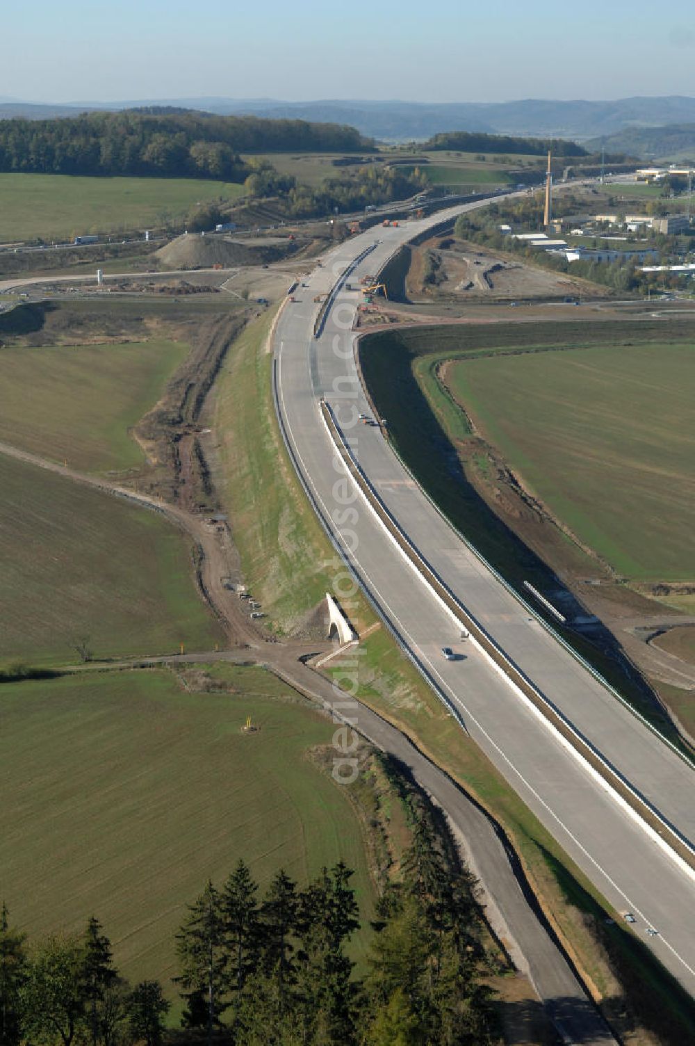 Eisenach from the bird's eye view: Blick auf die Baustelle einer Unterführung der A4 für die Strassenverbindung zwischen Krauthausen und Eisenach. Der Neubau ist Teil des Projekt Nordverlegung / Umfahrung Hörselberge der Autobahn E40 / A4 in Thüringen bei Eisenach. Durchgeführt werden die im Zuge dieses Projektes notwendigen Arbeiten unter an derem von den Mitarbeitern der Niederlassung Weimar der EUROVIA Verkehrsbau Union sowie der Niederlassungen Abbruch und Erdbau, Betonstraßenbau, Ingenieurbau und TECO Schallschutz der EUROVIA Beton sowie der DEGES.