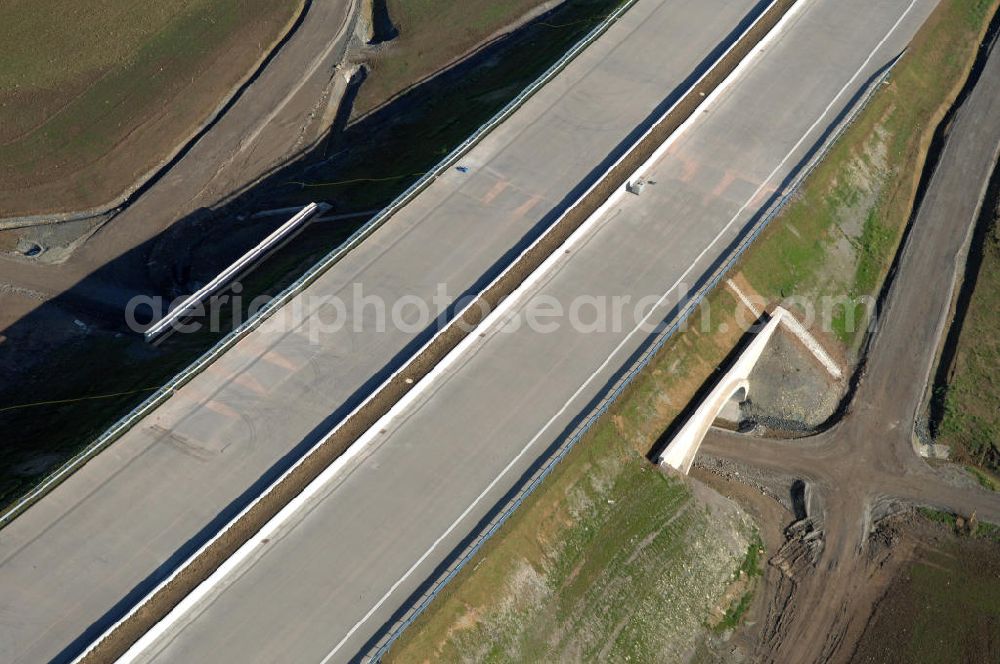 Eisenach from the bird's eye view: Blick auf die Baustelle einer Unterführung der A4 für die Strassenverbindung zwischen Krauthausen und Eisenach. Der Neubau ist Teil des Projekt Nordverlegung / Umfahrung Hörselberge der Autobahn E40 / A4 in Thüringen bei Eisenach. Durchgeführt werden die im Zuge dieses Projektes notwendigen Arbeiten unter an derem von den Mitarbeitern der Niederlassung Weimar der EUROVIA Verkehrsbau Union sowie der Niederlassungen Abbruch und Erdbau, Betonstraßenbau, Ingenieurbau und TECO Schallschutz der EUROVIA Beton sowie der DEGES.