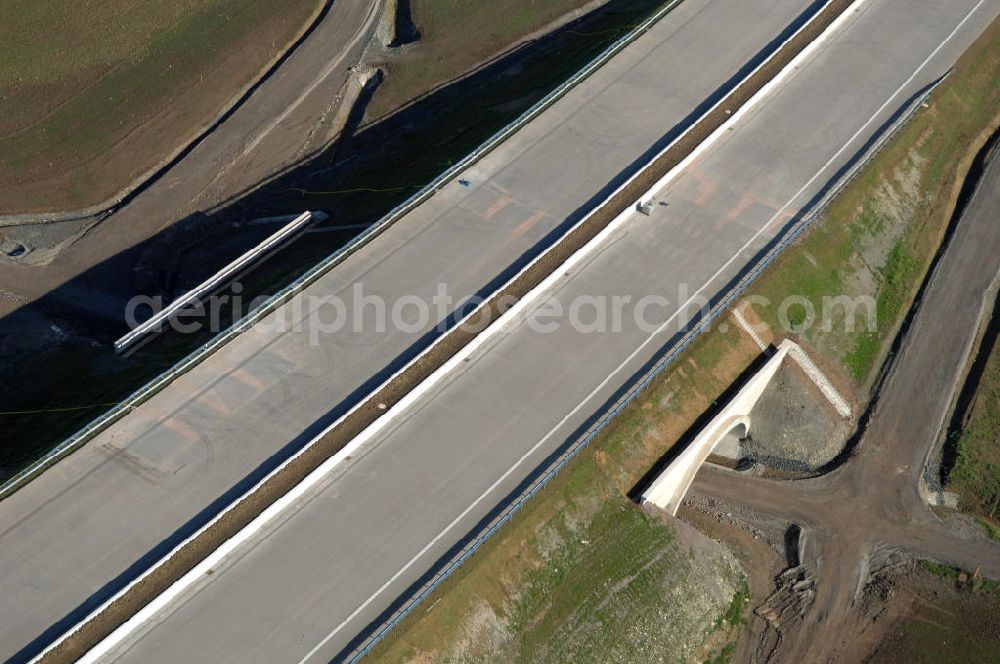 Aerial image Eisenach - Blick auf die Baustelle einer Unterführung der A4 für die Strassenverbindung zwischen Krauthausen und Eisenach. Der Neubau ist Teil des Projekt Nordverlegung / Umfahrung Hörselberge der Autobahn E40 / A4 in Thüringen bei Eisenach. Durchgeführt werden die im Zuge dieses Projektes notwendigen Arbeiten unter an derem von den Mitarbeitern der Niederlassung Weimar der EUROVIA Verkehrsbau Union sowie der Niederlassungen Abbruch und Erdbau, Betonstraßenbau, Ingenieurbau und TECO Schallschutz der EUROVIA Beton sowie der DEGES.