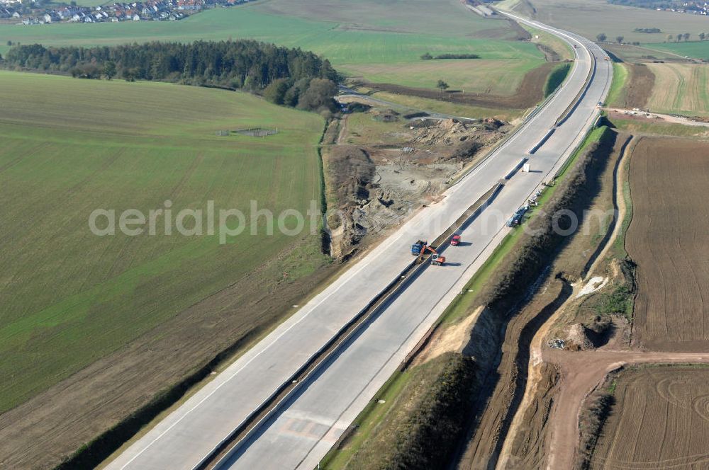 Neukirchen from the bird's eye view: Blick auf die Baustelle einer Unterführung der A4 für die Strassenverbindung zwischen Stregda und Neukirchen. Der Neubau ist Teil des Projekt Nordverlegung / Umfahrung Hörselberge der Autobahn E40 / A4 in Thüringen bei Eisenach. Durchgeführt werden die im Zuge dieses Projektes notwendigen Arbeiten unter an derem von den Mitarbeitern der Niederlassung Weimar der EUROVIA Verkehrsbau Union sowie der Niederlassungen Abbruch und Erdbau, Betonstraßenbau, Ingenieurbau und TECO Schallschutz der EUROVIA Beton sowie der DEGES.