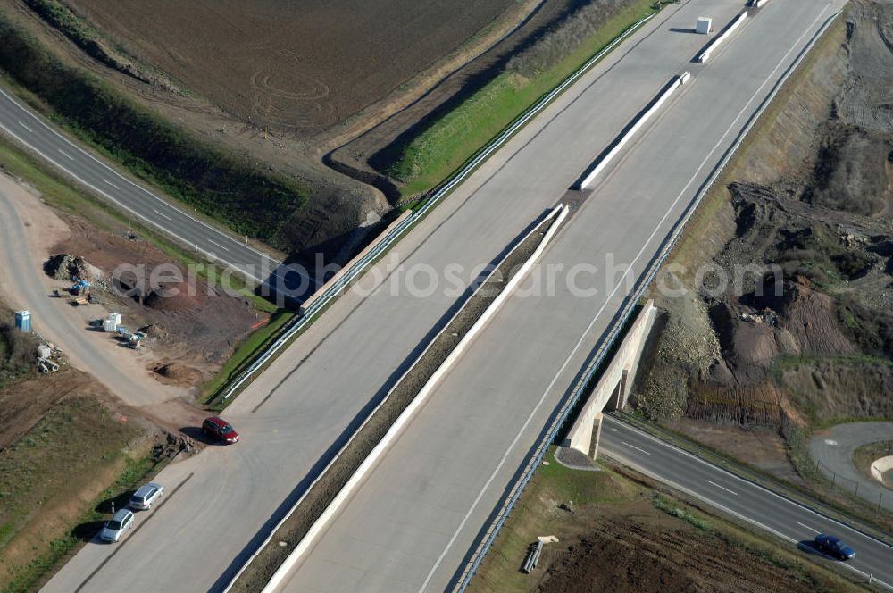 Aerial photograph Neukirchen - Blick auf die Baustelle einer Unterführung der A4 für die Strassenverbindung zwischen Stregda und Neukirchen. Der Neubau ist Teil des Projekt Nordverlegung / Umfahrung Hörselberge der Autobahn E40 / A4 in Thüringen bei Eisenach. Durchgeführt werden die im Zuge dieses Projektes notwendigen Arbeiten unter an derem von den Mitarbeitern der Niederlassung Weimar der EUROVIA Verkehrsbau Union sowie der Niederlassungen Abbruch und Erdbau, Betonstraßenbau, Ingenieurbau und TECO Schallschutz der EUROVIA Beton sowie der DEGES.