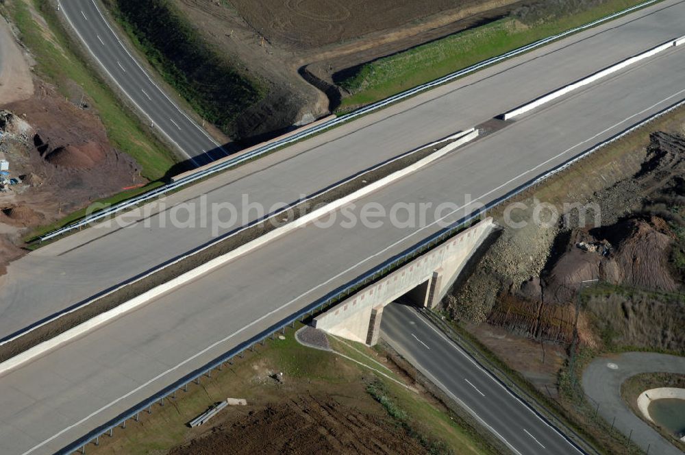 Neukirchen from above - Blick auf die Baustelle einer Unterführung der A4 für die Strassenverbindung zwischen Stregda und Neukirchen. Der Neubau ist Teil des Projekt Nordverlegung / Umfahrung Hörselberge der Autobahn E40 / A4 in Thüringen bei Eisenach. Durchgeführt werden die im Zuge dieses Projektes notwendigen Arbeiten unter an derem von den Mitarbeitern der Niederlassung Weimar der EUROVIA Verkehrsbau Union sowie der Niederlassungen Abbruch und Erdbau, Betonstraßenbau, Ingenieurbau und TECO Schallschutz der EUROVIA Beton sowie der DEGES.