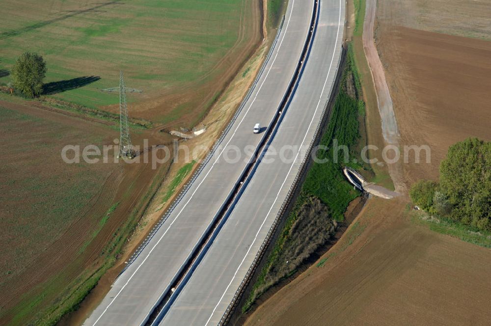 Hötzelsroda from the bird's eye view: Blick auf die Baustelle einer Unterführung der A4 westlich von Hötzelsroda. Der Neubau ist Teil des Projekt Nordverlegung / Umfahrung Hörselberge der Autobahn E40 / A4 in Thüringen bei Eisenach. Durchgeführt werden die im Zuge dieses Projektes notwendigen Arbeiten unter an derem von den Mitarbeitern der Niederlassung Weimar der EUROVIA Verkehrsbau Union sowie der Niederlassungen Abbruch und Erdbau, Betonstraßenbau, Ingenieurbau und TECO Schallschutz der EUROVIA Beton sowie der DEGES.