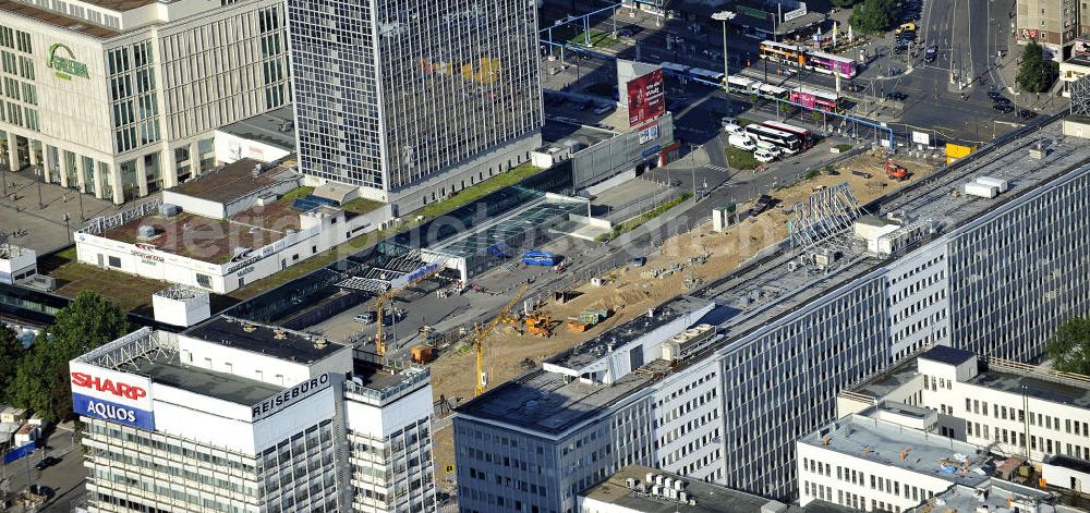 Berlin from the bird's eye view: Blick auf die Baustelle des unterirdischen Parkhauses am Park Inn Hotel am Alexanderplatz durch die Firma WÖHR + BAUER GmbH. Speziell hier entsteht eine neue mit Wolfgang Gerberen Mitteln finanzierte Tiefgarage mit 600 Stellplätzen / Parkplätzen. View of the construction site of the underground parking garage at Park Inn Hotel at Alexanderplatz specifically by the company WÖHR + BAUER GmbH here a new funded with Wolfgang Gerbere funds creates underground parking with 600 parking spaces / parking areas. BERGER BAU und MAX AICHER Bau GMBH