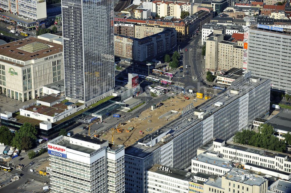 Aerial photograph Berlin - Blick auf die Baustelle des unterirdischen Parkhauses am Park Inn Hotel am Alexanderplatz durch die Firma WÖHR + BAUER GmbH. Speziell hier entsteht eine neue mit Wolfgang Gerberen Mitteln finanzierte Tiefgarage mit 600 Stellplätzen / Parkplätzen. View of the construction site of the underground parking garage at Park Inn Hotel at Alexanderplatz specifically by the company WÖHR + BAUER GmbH here a new funded with Wolfgang Gerbere funds creates underground parking with 600 parking spaces / parking areas. BERGER BAU und MAX AICHER Bau GMBH