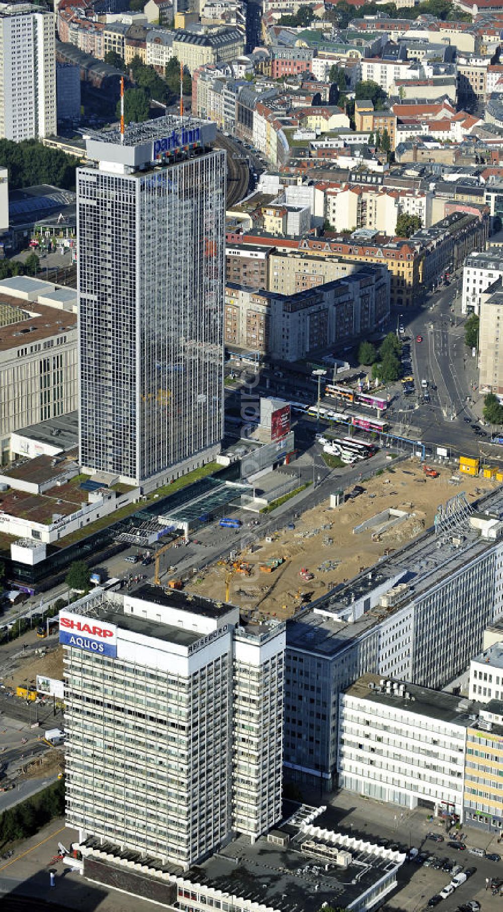 Berlin from above - Blick auf die Baustelle des unterirdischen Parkhauses am Park Inn Hotel am Alexanderplatz durch die Firma WÖHR + BAUER GmbH. Speziell hier entsteht eine neue mit Wolfgang Gerberen Mitteln finanzierte Tiefgarage mit 600 Stellplätzen / Parkplätzen. View of the construction site of the underground parking garage at Park Inn Hotel at Alexanderplatz specifically by the company WÖHR + BAUER GmbH here a new funded with Wolfgang Gerbere funds creates underground parking with 600 parking spaces / parking areas. BERGER BAU und MAX AICHER Bau GMBH