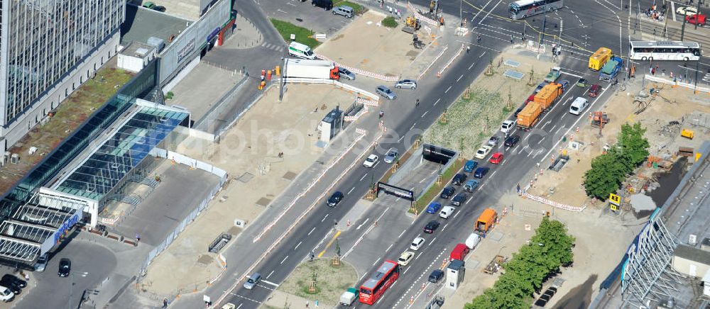 Aerial photograph Berlin Mitte - Blick auf die Baustelle des unterirdischen Parkhauses am Park Inn Hotel am Alexanderplatz durch die Firma WÖHR + BAUER GmbH. Speziell hier entsteht eine neue mit Wolfgang Gerberen Mitteln finanzierte Tiefgarage mit 600 Stellplätzen / Parkplätzen. View of the construction site of the underground parking garage at Park Inn Hotel at Alexanderplatz specifically by the company WÖHR + BAUER GmbH here a new funded with Wolfgang Gerbere funds creates underground parking with 600 parking spaces / parking areas. BERGER BAU und MAX AICHER Bau GMBH