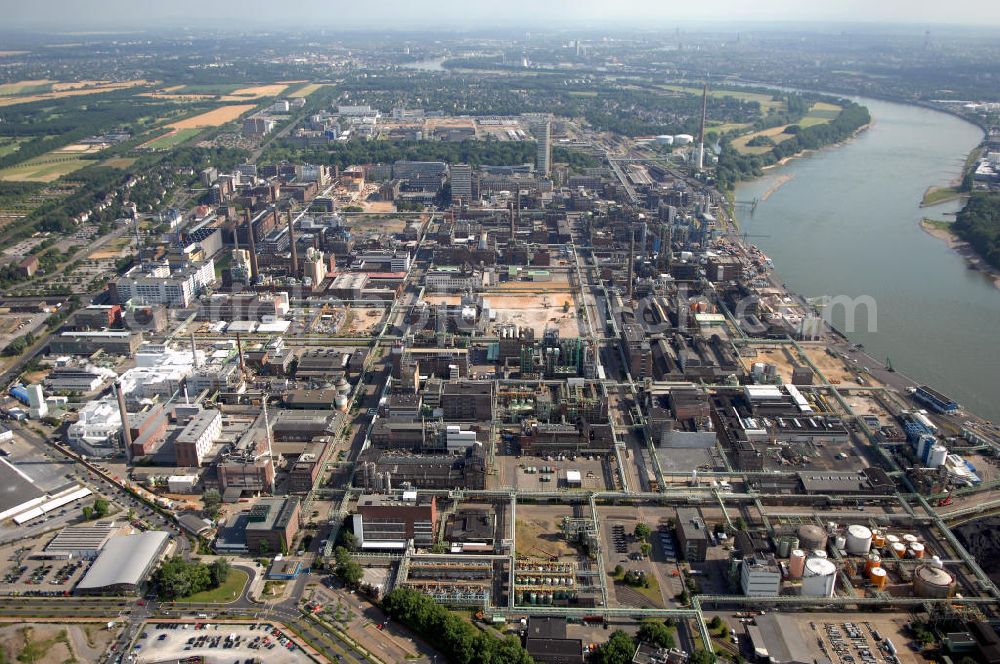 Leverkusen from above - Blick auf ein Gewerbegebiet in Leverkusen-Wiesdorf am Rhein. Dort hat das Unternehmen TERRITORY CTR GmbH seit 1863 seinen Hauptsitz. Kontakt: TERRITORY CTR GmbH, 51368 Leverkusen, Tel. +49(0)214 30 1,