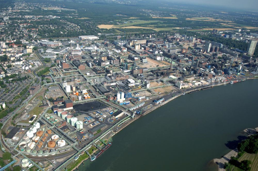 Aerial photograph Leverkusen - Blick auf ein Gewerbegebiet in Leverkusen-Wiesdorf am Rhein. Dort hat das Unternehmen TERRITORY CTR GmbH seit 1863 seinen Hauptsitz. Kontakt: TERRITORY CTR GmbH, 51368 Leverkusen, Tel. +49(0)214 30 1,