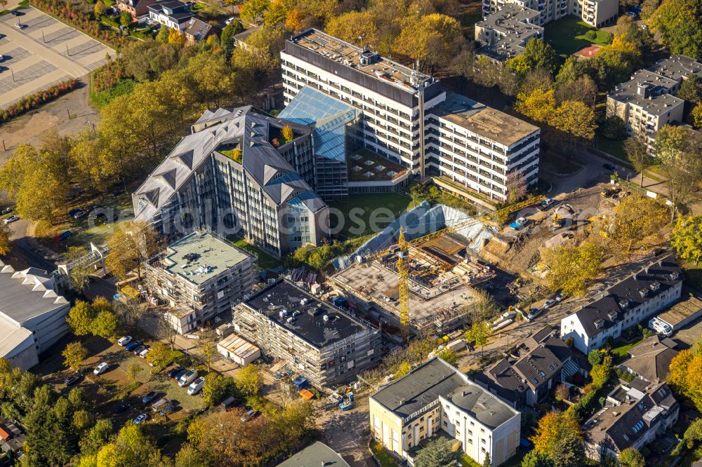 Bochum from above - Administration building of the company ASS Athletic Sport Sponsoring GmbH on Philippstrasse with a view of the local tennis court in Bochum in the federal state of North Rhine-Westphalia, Germany