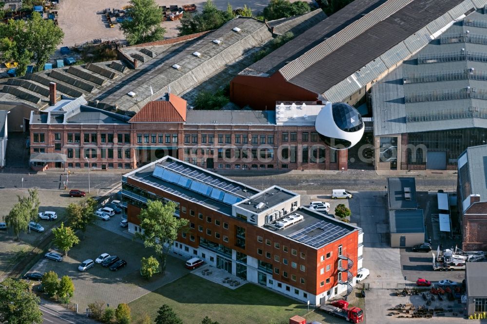 Aerial image Leipzig - Administration building of the company of Kirow Ardelt GmbH and HeiterBlick GmbH overlooking the on Niemeyerstrasse in the district Neulindenau in Leipzig in the state Saxony, Germany