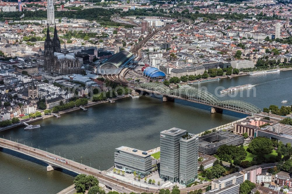 Aerial photograph Köln - Administration building of the company LANXESS AG - Headquarter on Kennedyplatz in Cologne in the state North Rhine-Westphalia, Germany