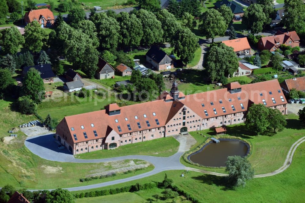 Aerial photograph Brahlstorf - Administration building of the company Lunge Lauf- and Sportschuh GmbH on Schlossstrasse in the district Duessin in Brahlstorf in the state Mecklenburg - Western Pomerania, Germany