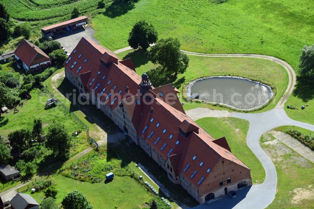 Aerial photograph Brahlstorf - Administration building of the company Lunge Lauf- and Sportschuh GmbH on Schlossstrasse in the district Duessin in Brahlstorf in the state Mecklenburg - Western Pomerania, Germany