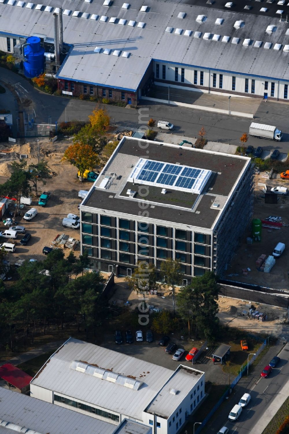 Aerial photograph Oranienburg - Administration building of the company of ORAFOL Europe GmbH Am Biotop corner Am Gleis in the district Friedrichsthal in Oranienburg in the state Brandenburg, Germany