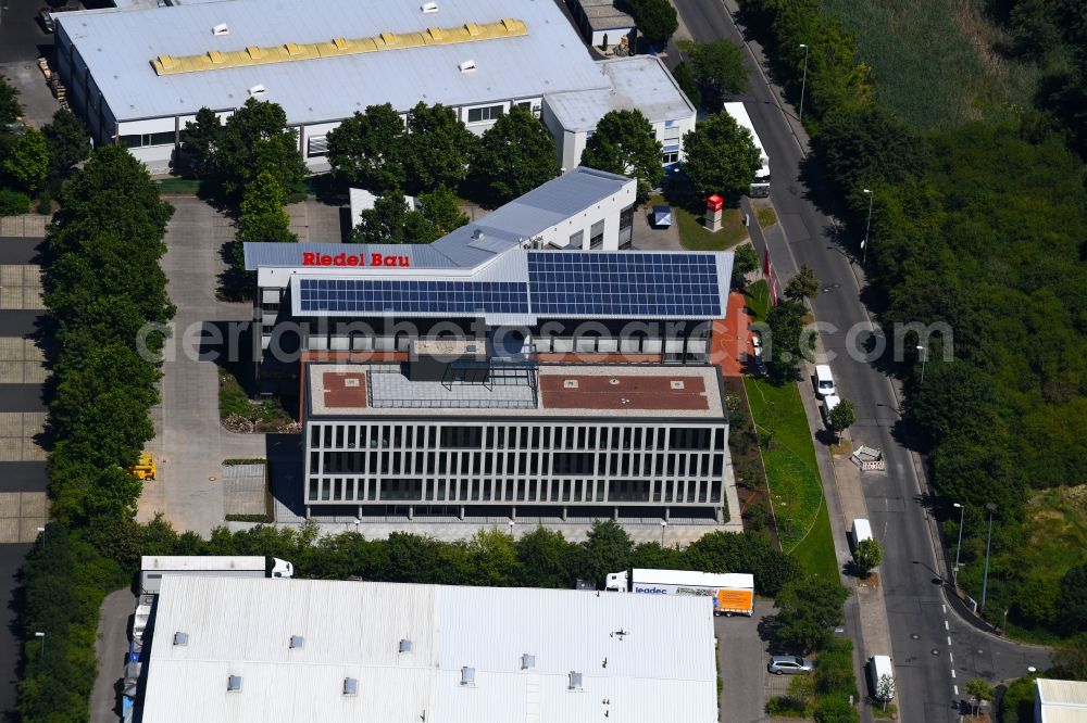 Schweinfurt from the bird's eye view: Administration building of the company Riedel Bau GmbH & Co. KG on Silbersteinstrasse in Schweinfurt in the state Bavaria, Germany