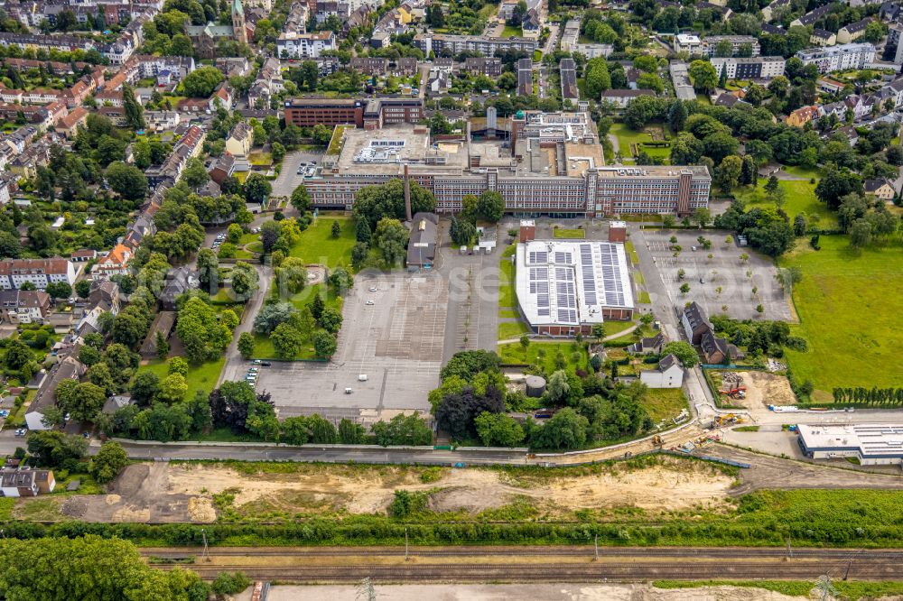 Aerial photograph Mülheim an der Ruhr - Administration building of the company Tengelmann Warenhandelsgesellschaft KG in Muelheim on the Ruhr at Ruhrgebiet in the state North Rhine-Westphalia, Germany