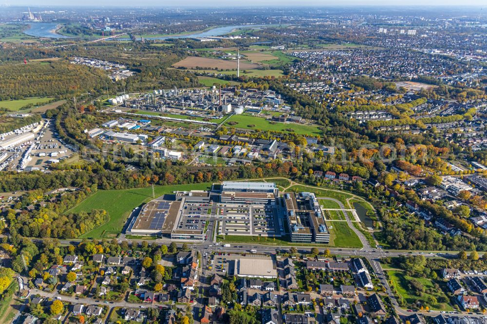 Aerial photograph Moers - Corporate administration building of EDEKA Handelsgesellschaft Rhein-Ruhr mbH on Rheinberger Strasse in the district of Repelen in Moers in the federal state of North Rhine-Westphalia, Germany