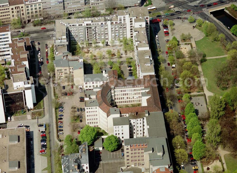 Aerial photograph Berlin - Tiergarten - Unternehmenssitz der Feuersozietät Öffentliche Leben Am Karlsbad 4-5 in 10785 Berlin - Tiergarten.