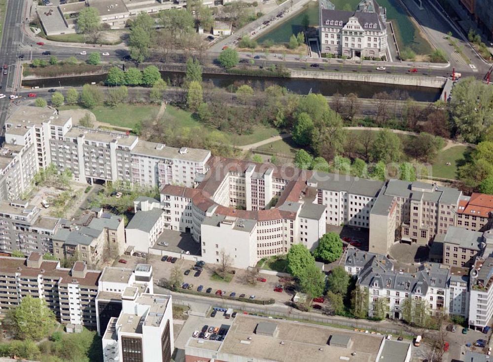 Berlin - Tiergarten from the bird's eye view: Unternehmenssitz der Feuersozietät Öffentliche Leben Am Karlsbad 4-5 in 10785 Berlin - Tiergarten.