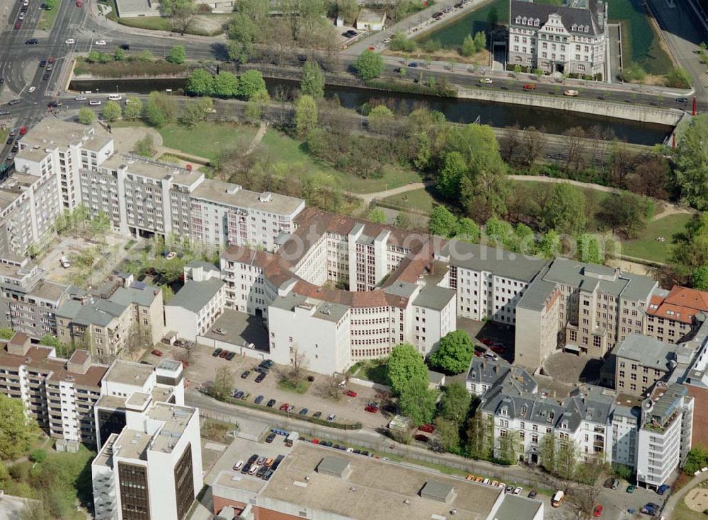 Berlin - Tiergarten from above - Unternehmenssitz der Feuersozietät Öffentliche Leben Am Karlsbad 4-5 in 10785 Berlin - Tiergarten.