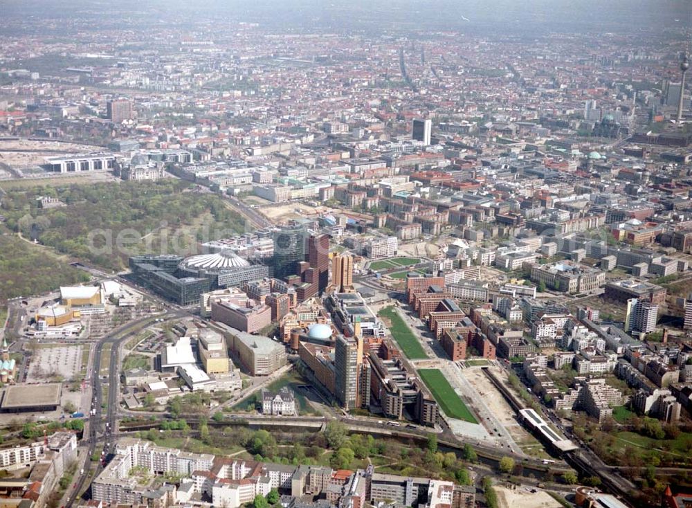 Aerial image Berlin - Tiergarten - Unternehmenssitz der Feuersozietät Öffentliche Leben Am Karlsbad 4-5 in 10785 Berlin - Tiergarten.