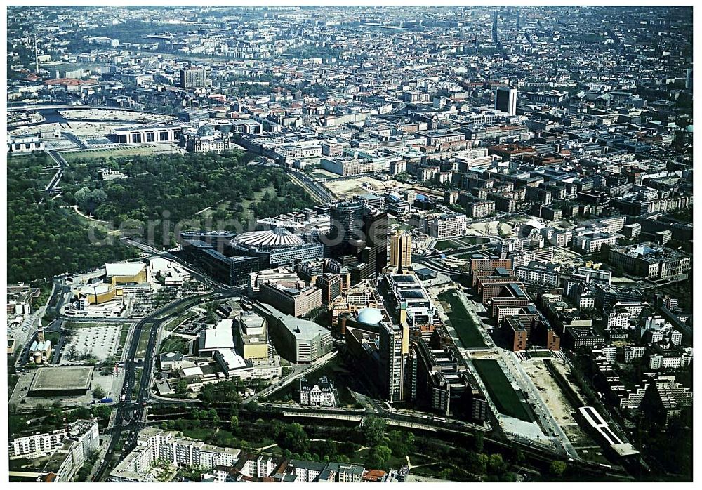 Aerial photograph Berlin - Tiergarten - Unternehmenssitz der Feuersozietät Öffentliche Leben Am Karlsbad 4-5 in 10785 Berlin - Tiergarten.