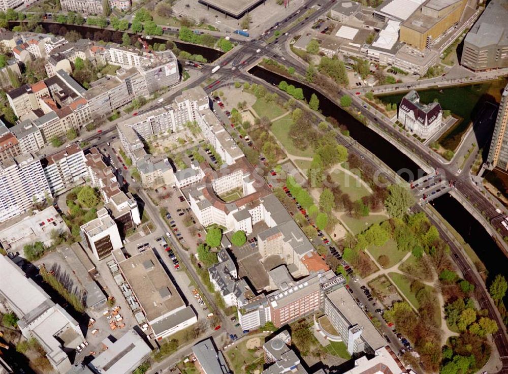 Berlin - Tiergarten from above - Unternehmenssitz der Feuersozietät Öffentliche Leben Am Karlsbad 4-5 in 10785 Berlin - Tiergarten.