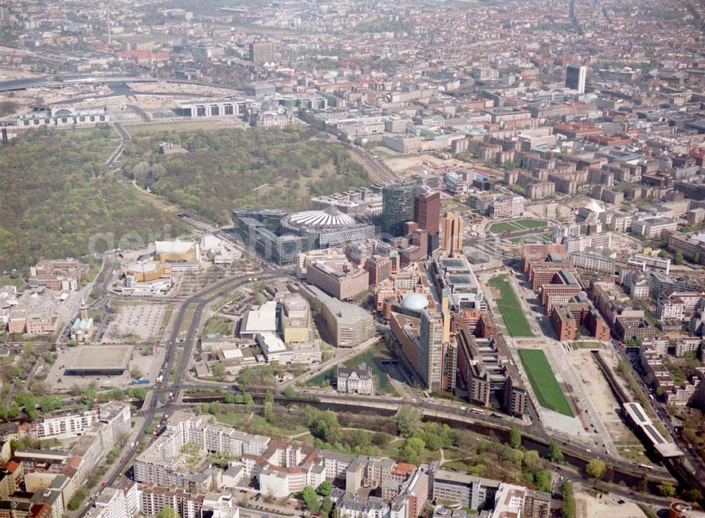 Berlin - Tiergarten from the bird's eye view: Unternehmenssitz der Feuersozietät Öffentliche Leben Am Karlsbad 4-5 in 10785 Berlin - Tiergarten.