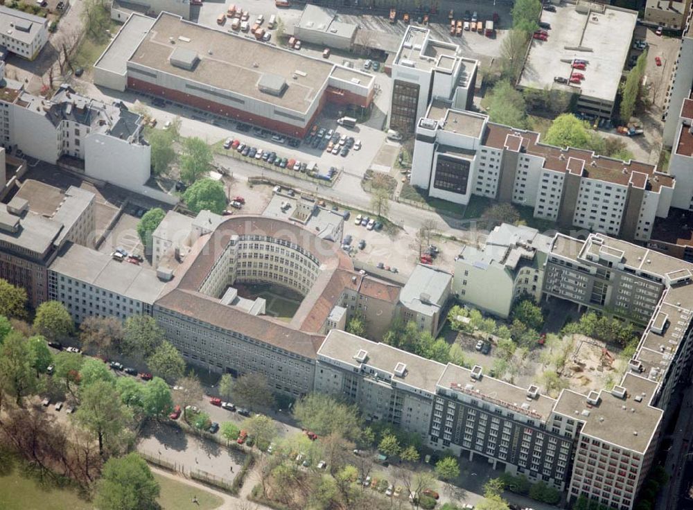 Aerial photograph Berlin - Tiergarten - Unternehmenssitz der Feuersozietät Öffentliche Leben Am Karlsbad 4-5 in 10785 Berlin - Tiergarten.