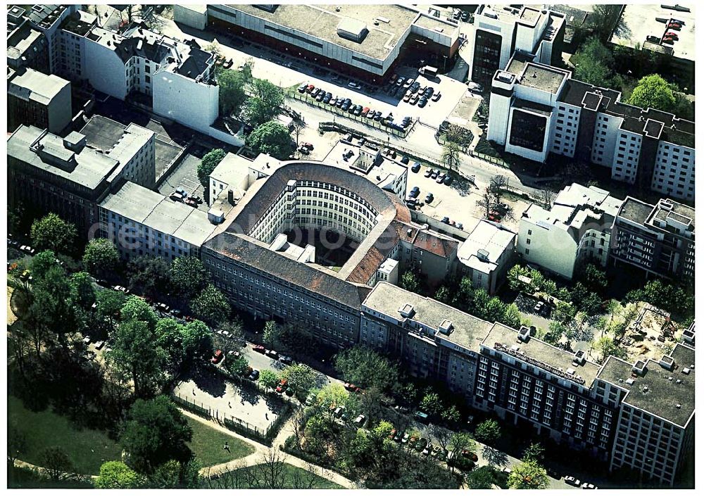 Berlin - Tiergarten from above - Unternehmenssitz der Feuersozietät Öffentliche Leben Am Karlsbad 4-5 in 10785 Berlin - Tiergarten.22.04.2003