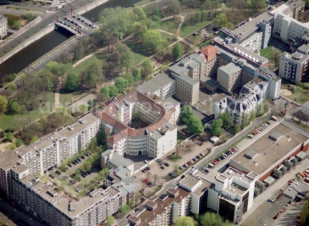 Berlin - Tiergarten from the bird's eye view: Unternehmenssitz der Feuersozietät Öffentliche Leben Am Karlsbad 4-5 in 10785 Berlin - Tiergarten.