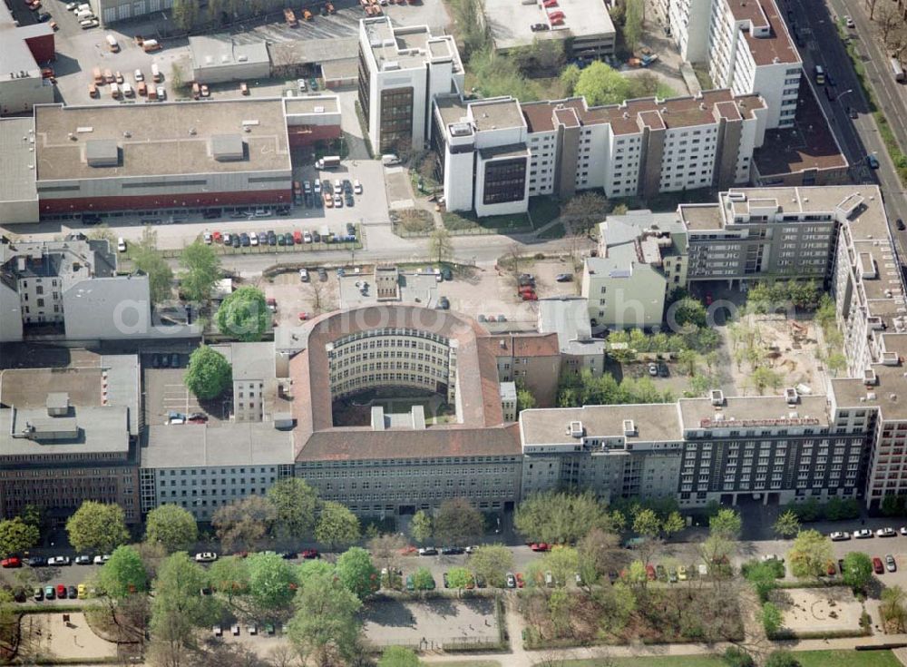 Berlin - Tiergarten from the bird's eye view: Unternehmenssitz der Feuersozietät Öffentliche Leben Am Karlsbad 4-5 in 10785 Berlin - Tiergarten.