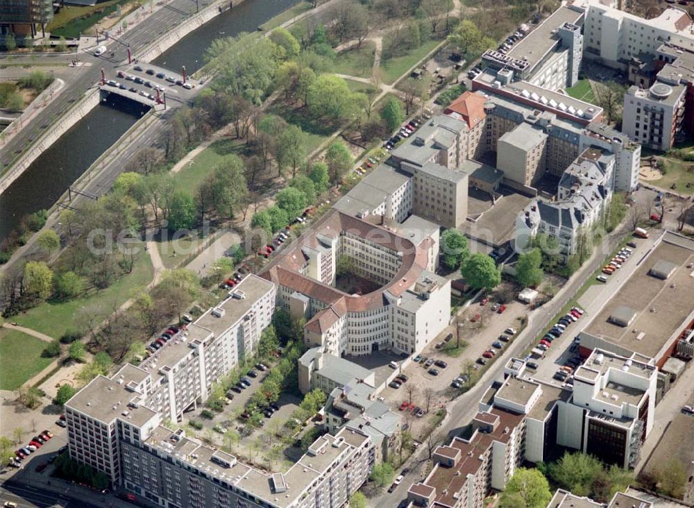 Berlin - Tiergarten from above - Unternehmenssitz der Feuersozietät Öffentliche Leben Am Karlsbad 4-5 in 10785 Berlin - Tiergarten.