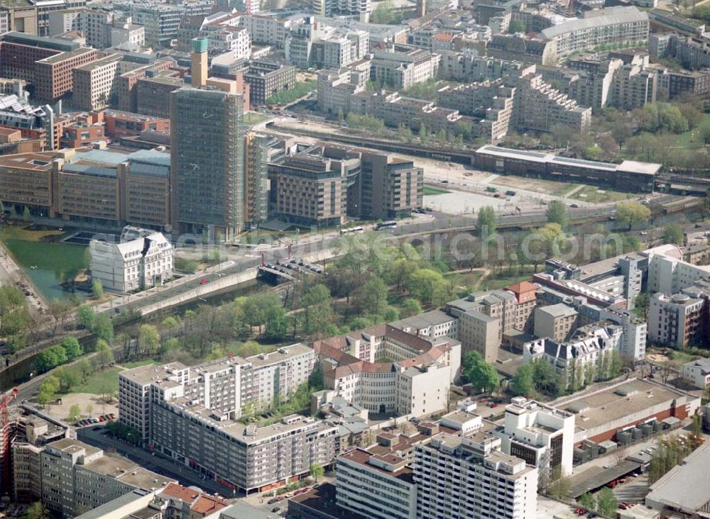 Aerial photograph Berlin - Tiergarten - Unternehmenssitz der Feuersozietät Öffentliche Leben Am Karlsbad 4-5 in 10785 Berlin - Tiergarten.