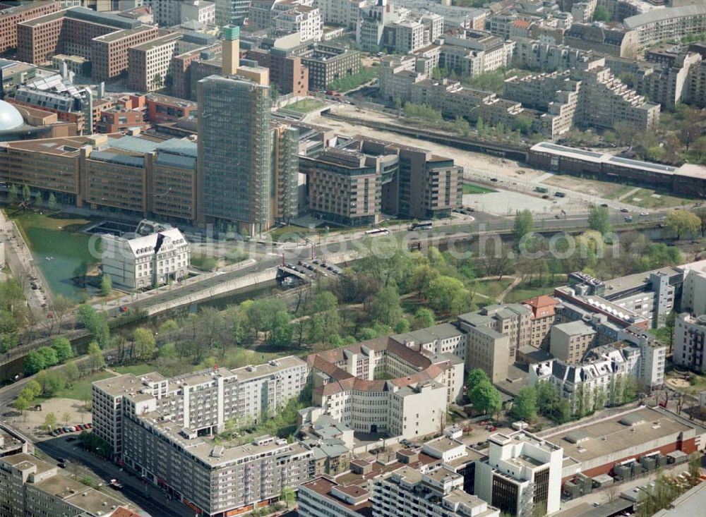 Berlin - Tiergarten from above - Unternehmenssitz der Feuersozietät Öffentliche Leben Am Karlsbad 4-5 in 10785 Berlin - Tiergarten.