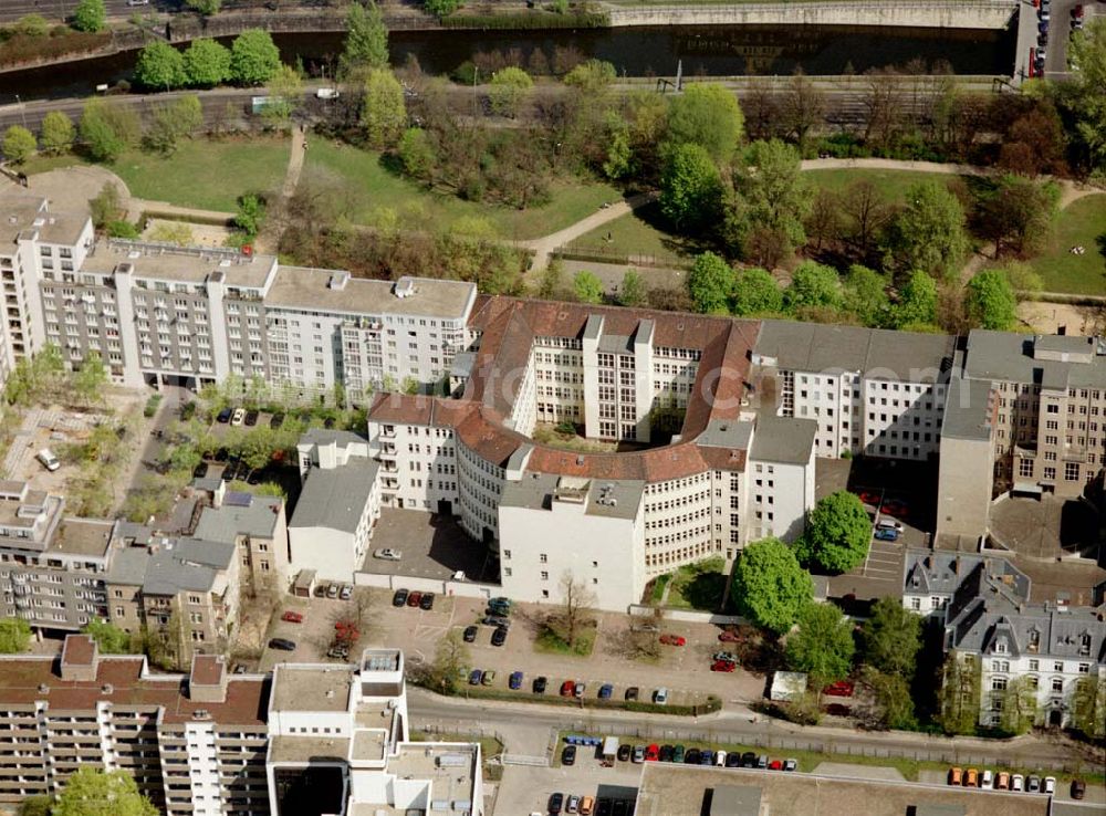 Berlin - Tiergarten from the bird's eye view: Unternehmenssitz der Feuersozietät Öffentliche Leben Am Karlsbad 4-5 in 10785 Berlin - Tiergarten.