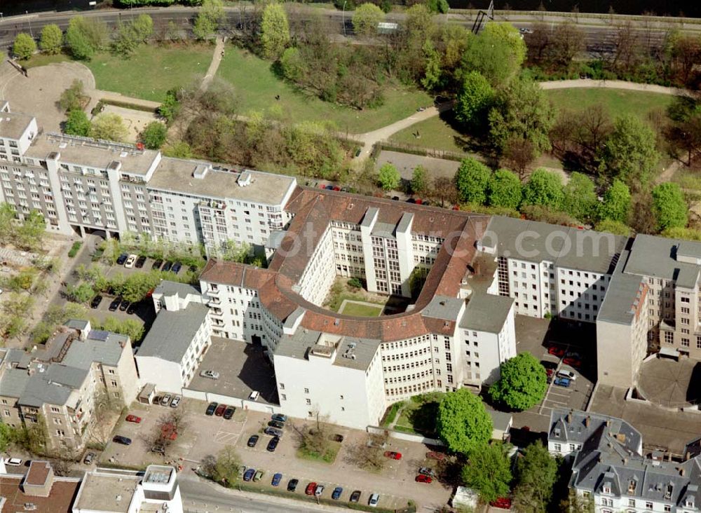 Aerial photograph Berlin - Tiergarten - Unternehmenssitz der Feuersozietät Öffentliche Leben Am Karlsbad 4-5 in 10785 Berlin - Tiergarten.