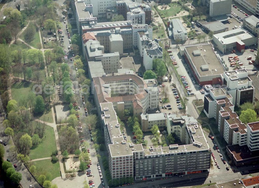 Berlin - Tiergarten from the bird's eye view: Unternehmenssitz der Feuersozietät Öffentliche Leben Am Karlsbad 4-5 in 10785 Berlin - Tiergarten.